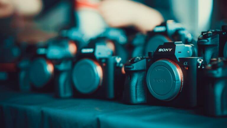 The-Best-Mirrorless-Cameras-Header-Image