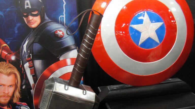 6 Ways To Turn Movie Props Into iconic Symbols - Featured Image - StudioBinder